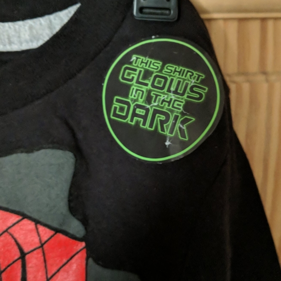 3T Spider-Man glow in the dark long sleeve shirt - Picture 2 of 3